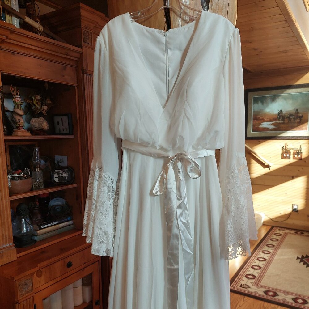 NWT Merrys BOHO  ivory flowing lace and organza wedding dress size 12